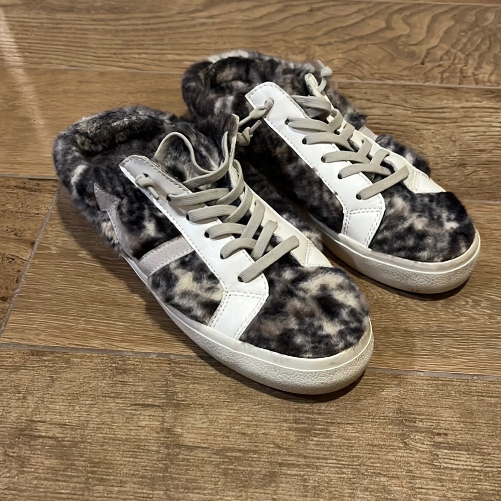 Slip on vintage Havana’s with fur